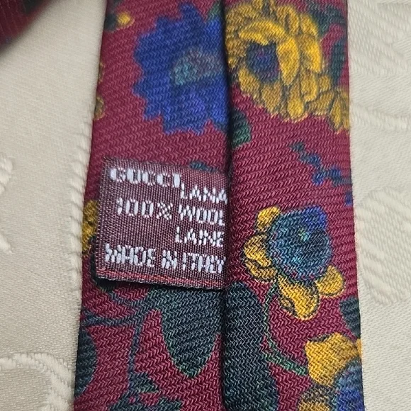 Gucci Men's Dark Red Tie with Floral Pattern - Picture 4 of 5